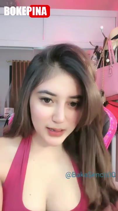 Bokep Indo Lidya Danira Hot Live Pamer Belahan Sambil Ngerokok